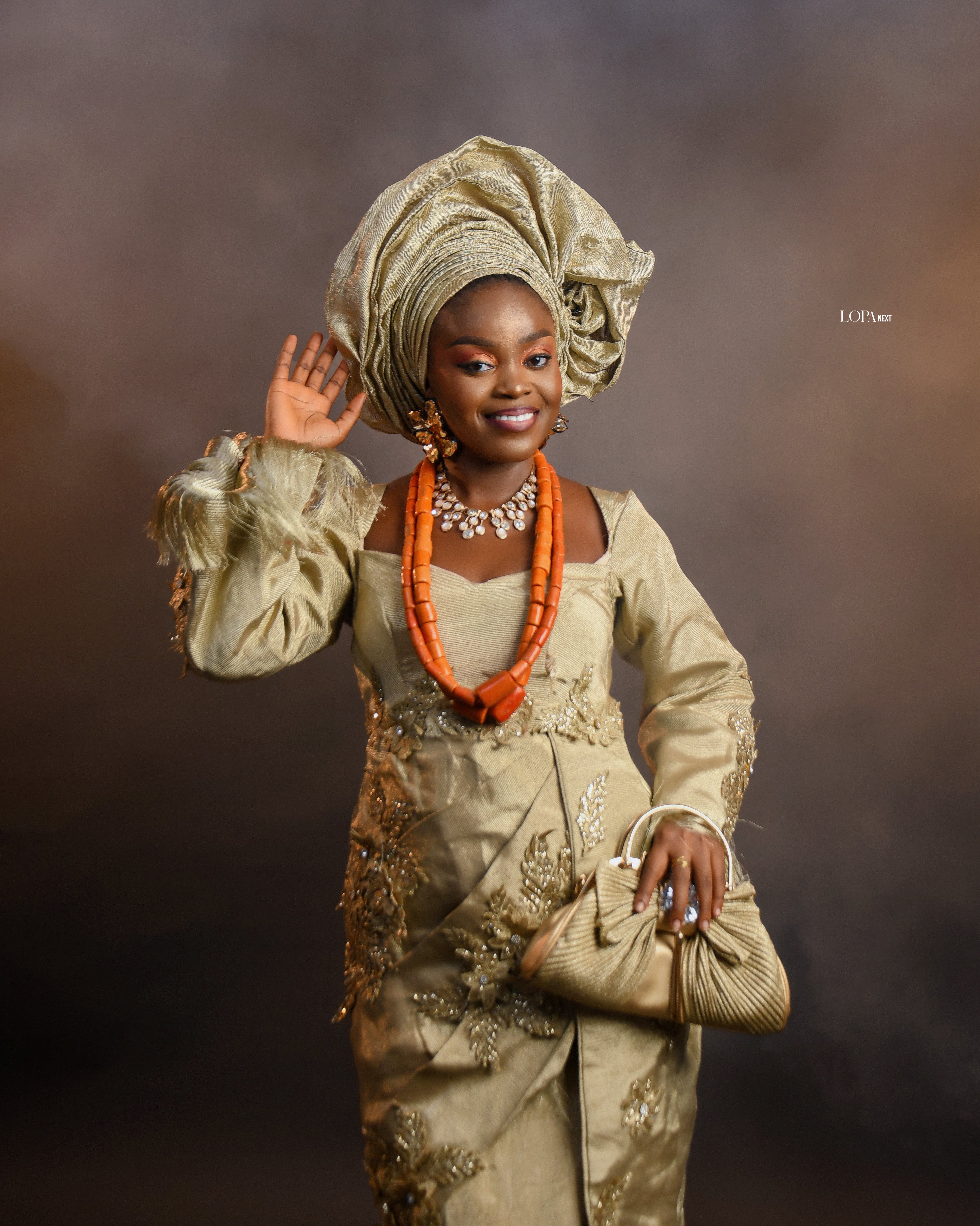 Female Aso oke