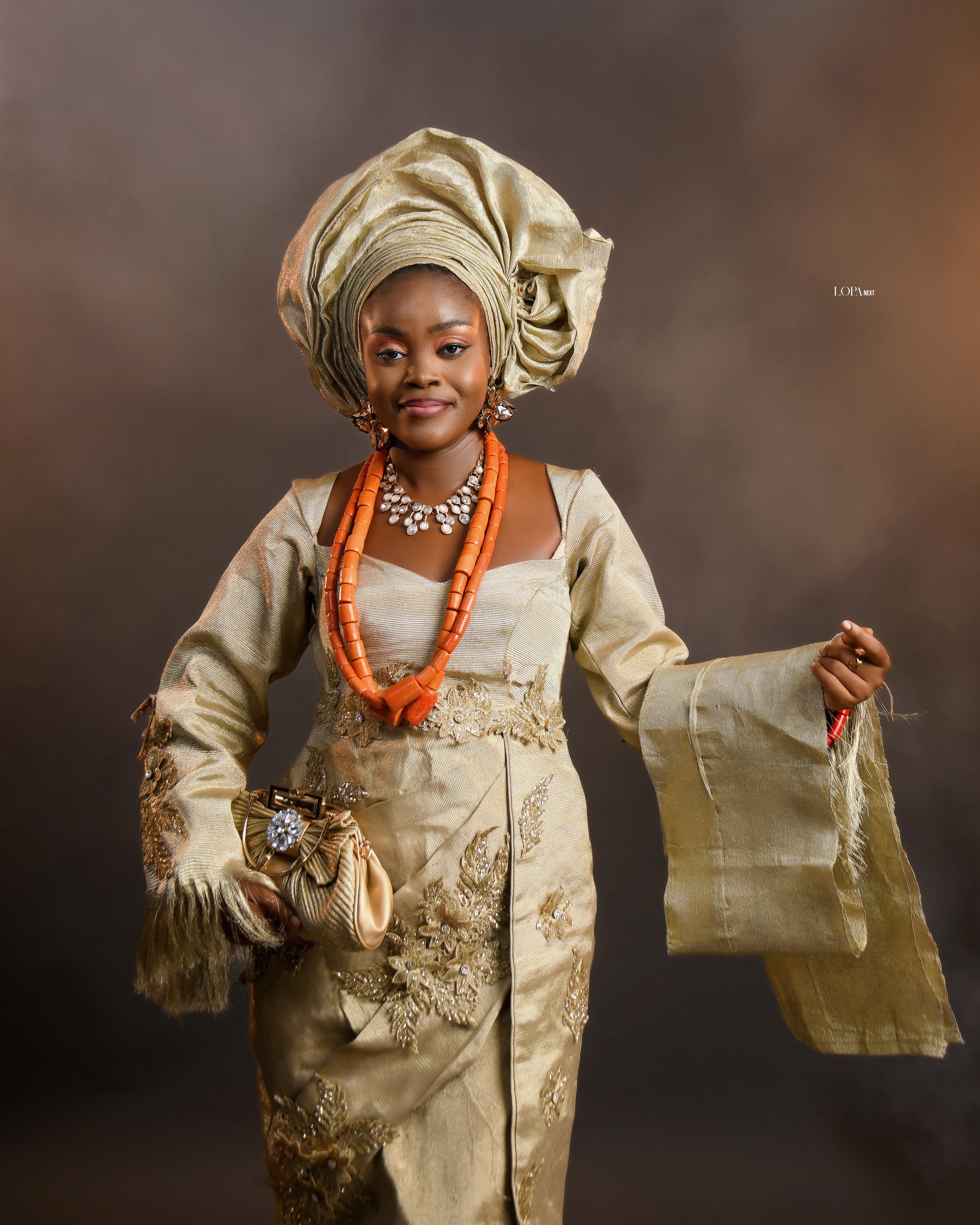 Female Aso oke