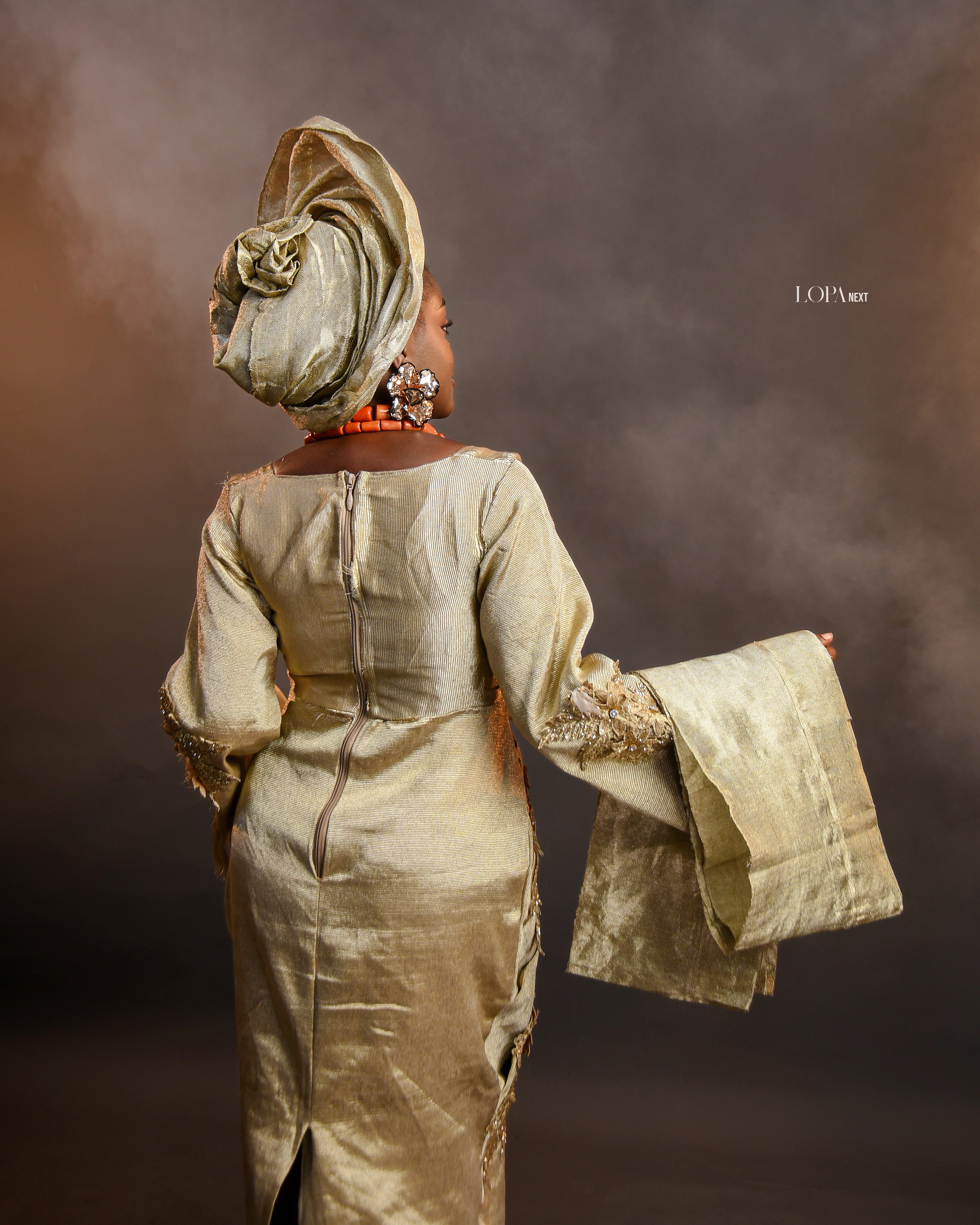 Female Aso oke